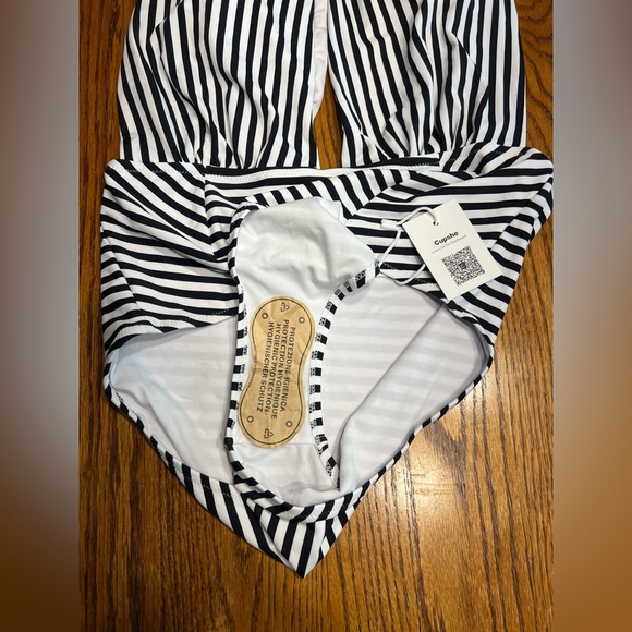 Cupshe Farewell Cambridge Stripe One-piece Swimsuit - Picture 4 of 9